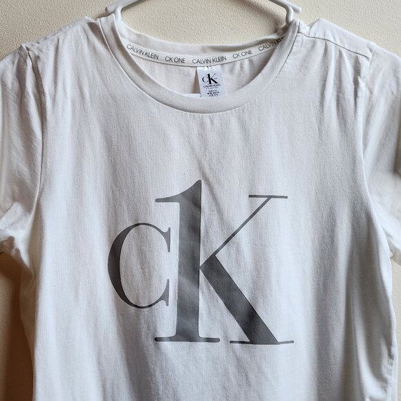Calvin Klein White Cropped Logo T-Shirt Size Small - Picture 4 of 12